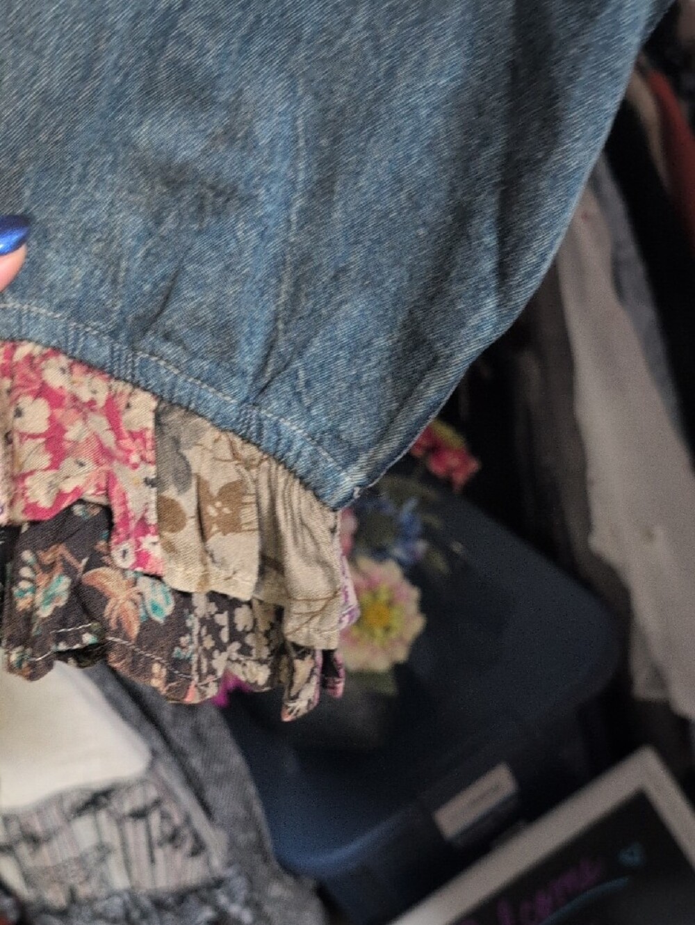 Young Threads Boho Patchwork Denim and Floral Button-Front Women's Top NWT - Picture 4 of 5